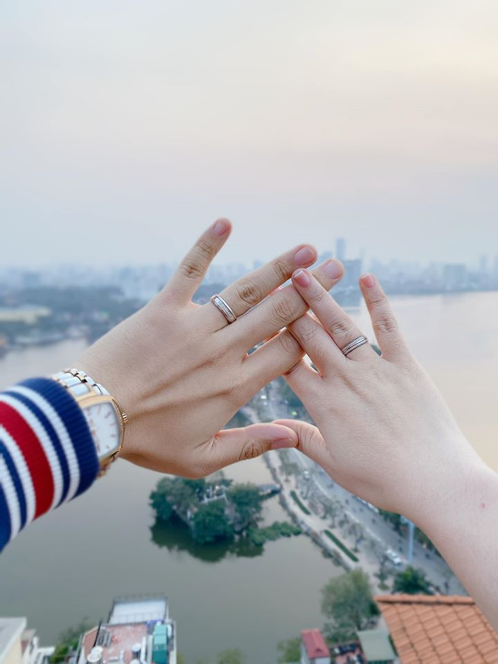 MC Hạnh Phúc khoe nhẫn đôi, chuẩn bị kết hôn? - 1