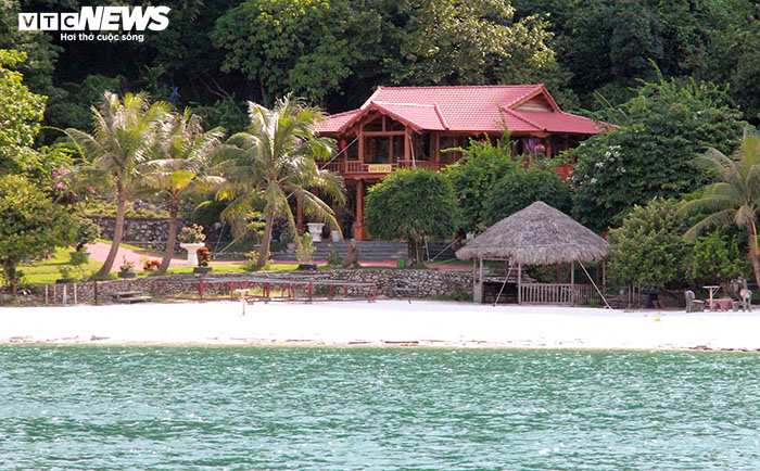 Quảng Ninh xử lý hàng loạt công trình xây dựng trái phép trên vịnh Bái Tử Long - 1