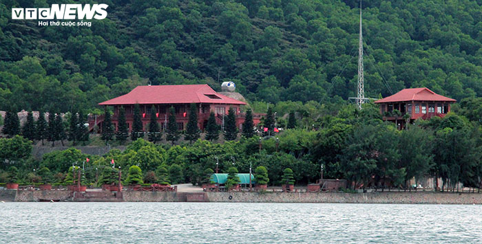 Quảng Ninh xử lý hàng loạt công trình xây dựng trái phép trên vịnh Bái Tử Long - 3