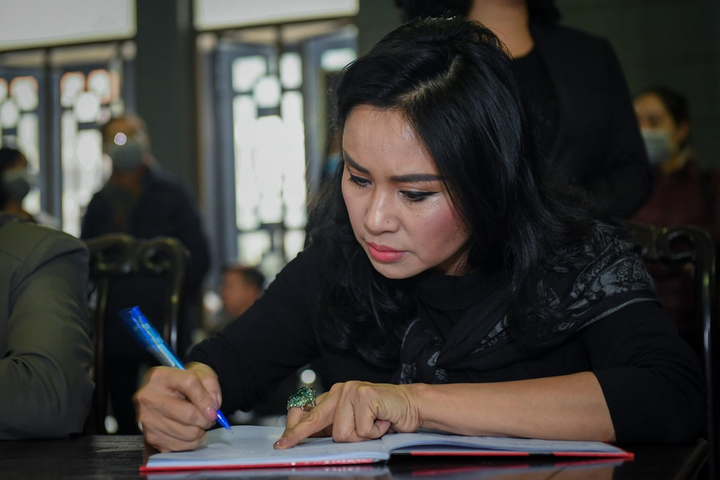 Gia đình, đồng nghiệp tiễn đưa nghệ sĩ Vũ Mạnh Dũng về nơi an nghỉ - 4