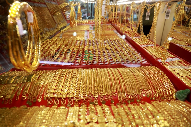 Giá vàng lập đỉnh mới của 7 năm - 1