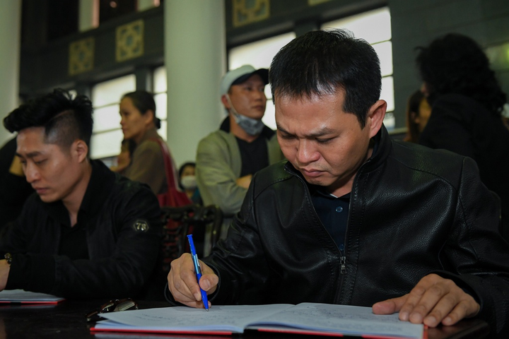 Gia đình, đồng nghiệp tiễn đưa nghệ sĩ Vũ Mạnh Dũng về nơi an nghỉ - 5