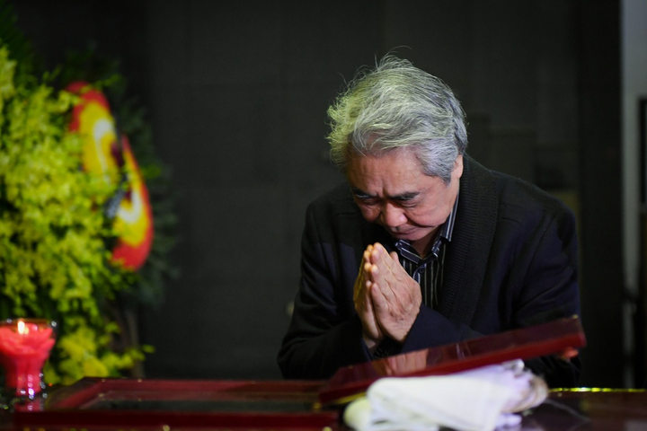 Gia đình, đồng nghiệp tiễn đưa nghệ sĩ Vũ Mạnh Dũng về nơi an nghỉ - 9