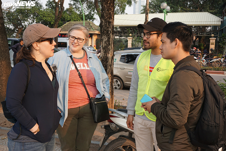 Ảnh: Các điểm tham quan du lịch Hà Nội dần đông khách trở lại - 9