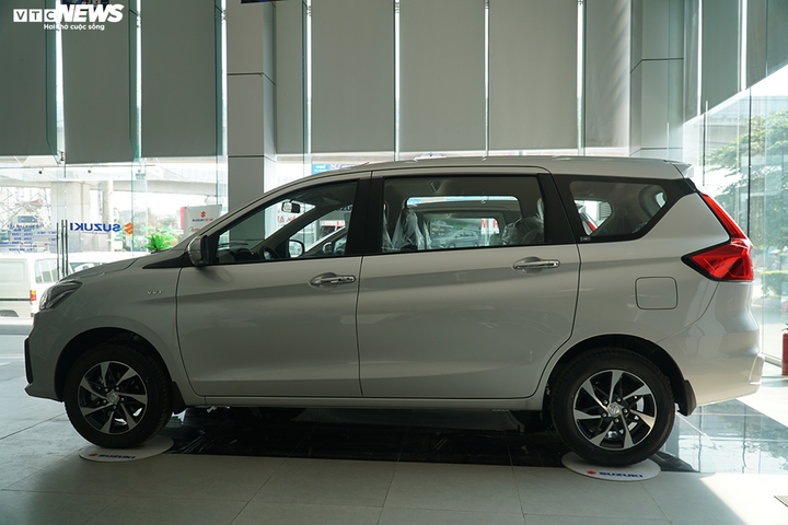 Cận cảnh Suzuki lắp ráp tại Indonesia vừa cập bến Việt Nam - 4