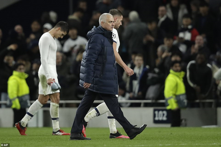 Hạ màn Ngoại hạng Anh: Chelsea và MU dắt tay nhau vào top 4? - 4