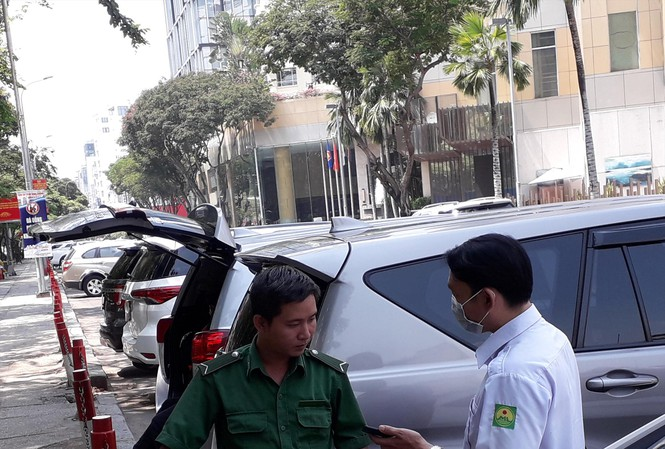 Thu phí đỗ xe theo giờ ở TP.HCM: Bù lỗ hàng trăm triệu đồng mỗi tháng - 1