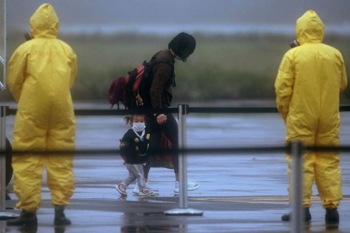 Những người không mang bệnh nhưng bị kỳ thị, coi là xác sống ở Mỹ - 1