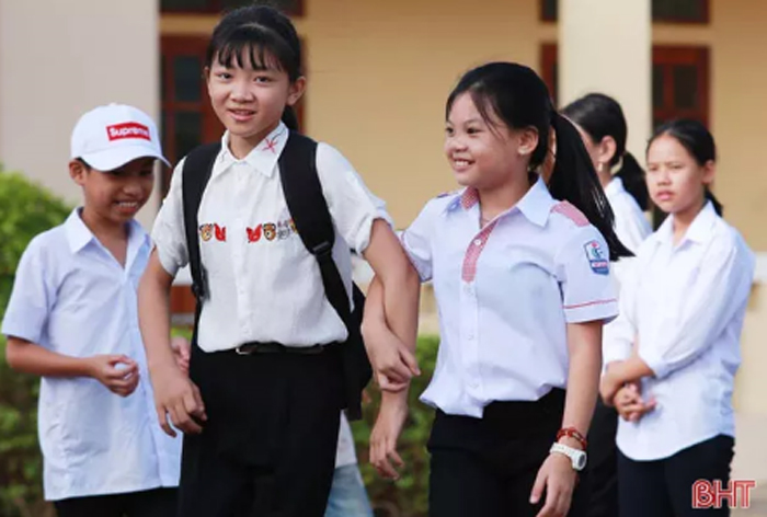 Bác sĩ nóng lòng muốn con sớm đi học trở lại - 1