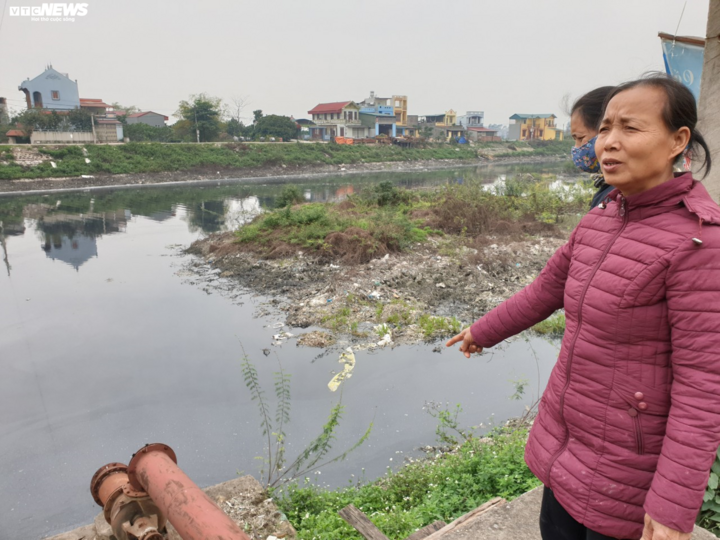Cận cảnh dòng sông bị làng nghề giấy 'bức tử', tôm cá không thể sống sót - 11