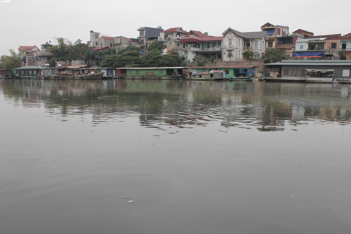 Cận cảnh dòng sông bị làng nghề giấy 'bức tử', tôm cá không thể sống sót - 14