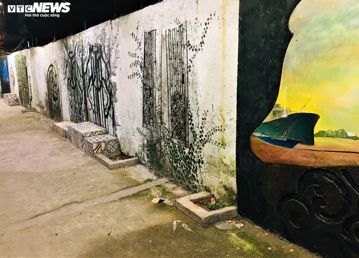 Ngắm những tác phẩm độc đáo làm từ thùng phuy, vỏ chai... ở bãi rác ven sông Hồng - 13