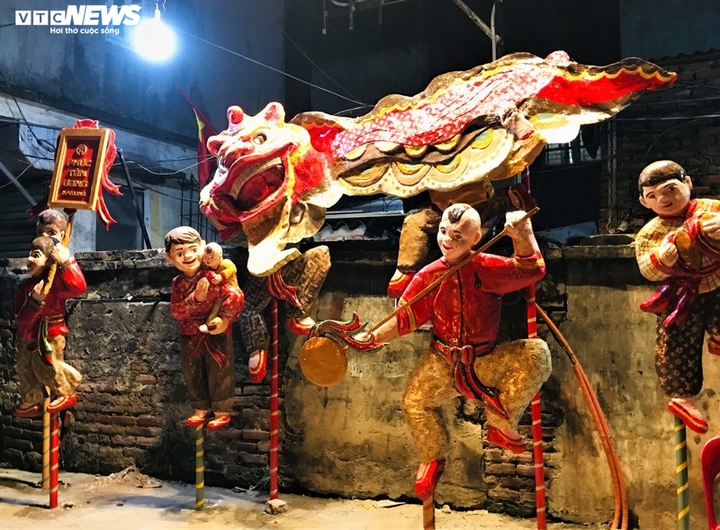 Ngắm những tác phẩm độc đáo làm từ thùng phuy, vỏ chai... ở bãi rác ven sông Hồng - 5