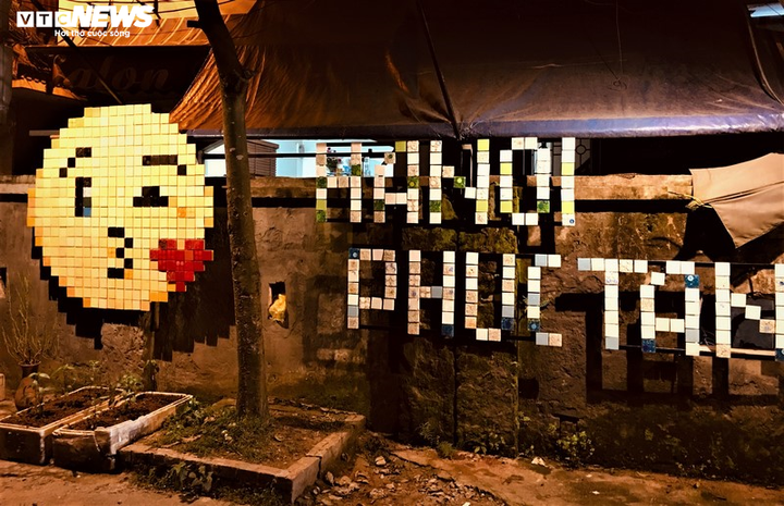 Ngắm những tác phẩm độc đáo làm từ thùng phuy, vỏ chai... ở bãi rác ven sông Hồng - 2