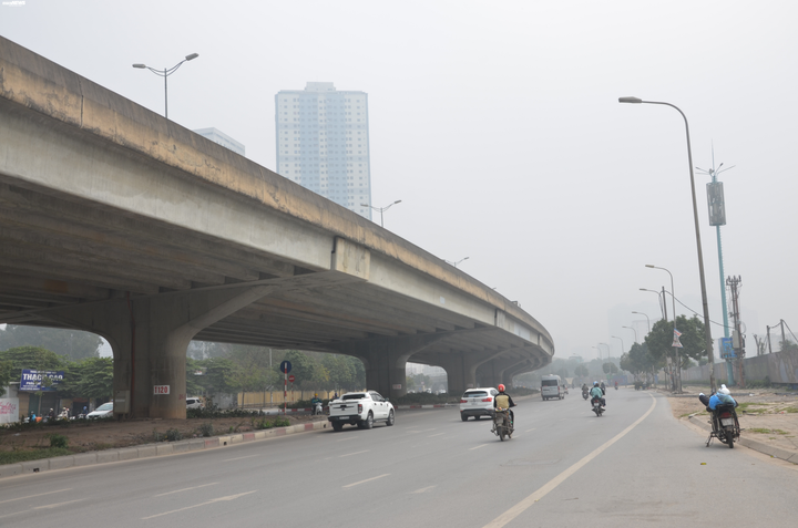 Ảnh: Hà Nội mù mịt dù trời có nắng, không khí ở mức có hại cho sức khoẻ - 6
