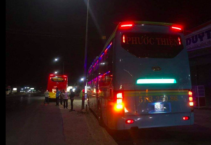 Công an điều tra nhóm người chuyên ném đá xe khách ở Đồng Nai - 1