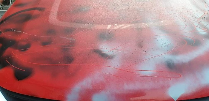 Điều tra 2 kẻ bịt mặt phá hoại ô tô của nhà báo ở Quảng Ninh - 2