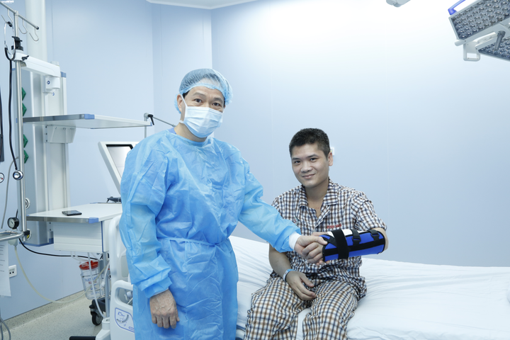 Việt Nam thực hiện thành công ca ghép tay đầu tiên trên thế giới từ người cho còn sống - 1