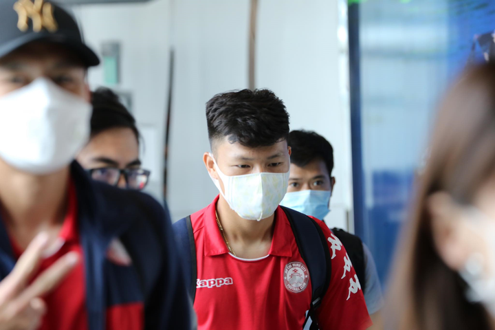 Công Phượng và dàn sao CLB TPHCM sang Singapore đá AFC Cup giữa tâm dịch Covid-19 - 2
