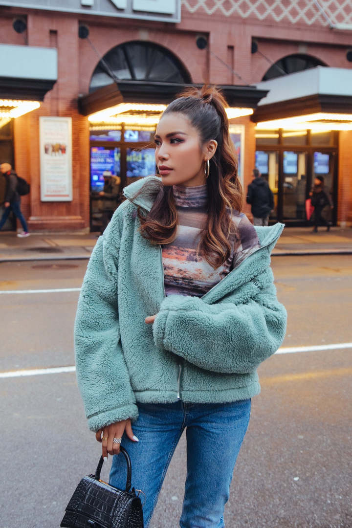 Minh Tú sang chảnh, khoe street style cá tính ở trời Tây - 4