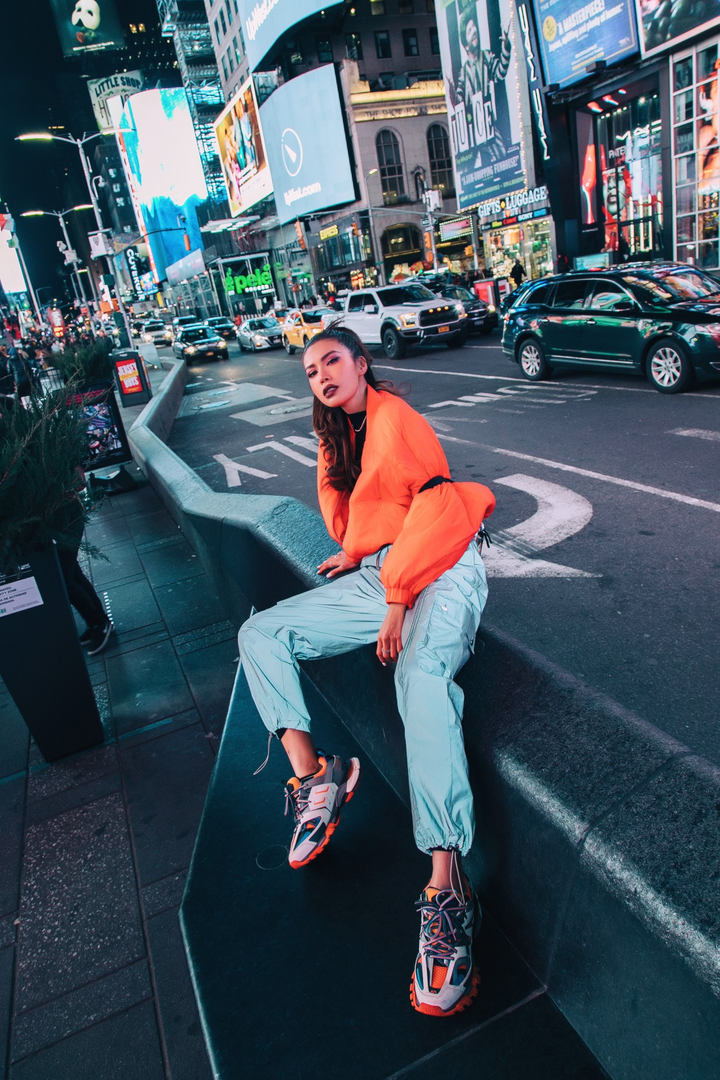 Minh Tú sang chảnh, khoe street style cá tính ở trời Tây - 6