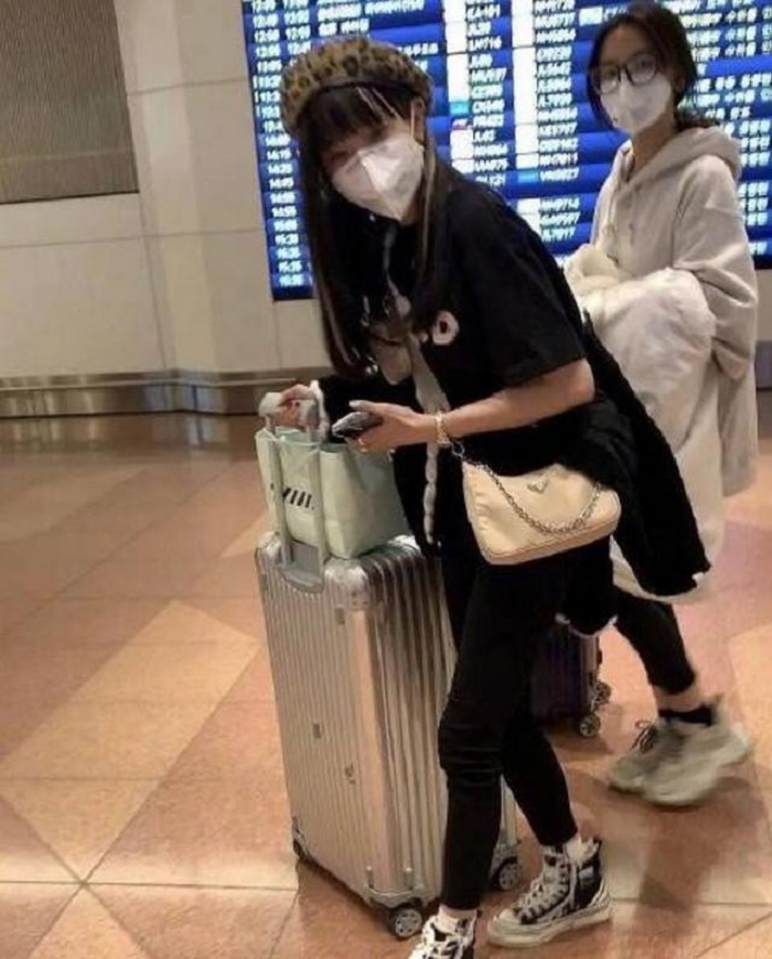 Nghệ sĩ Trung Quốc bị chỉ trích vì đi nước ngoài tránh dịch Covid-19 - 2