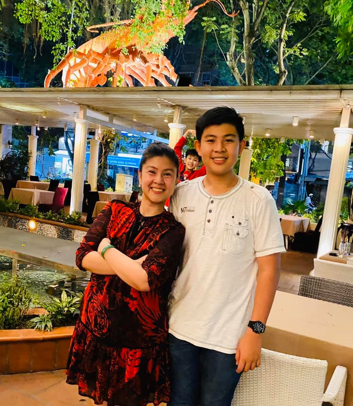 Diễn viên Kim Thư khoe ảnh hai con trai khiến nhiều người bất ngờ - 2