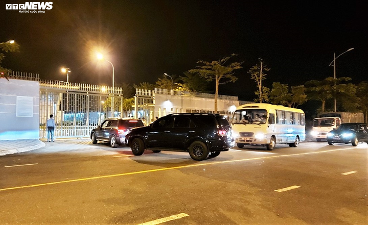 Ảnh: Nhóm du khách Hàn Quốc không chịu cách ly lên máy bay rời Đà Nẵng lúc nửa đêm - 6