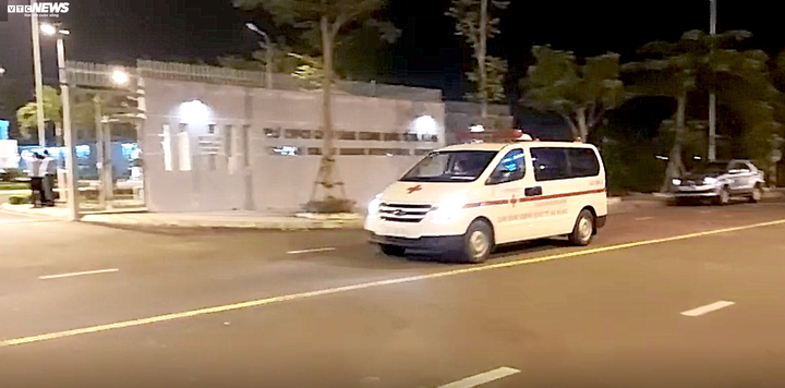 Ảnh: Nhóm du khách Hàn Quốc không chịu cách ly lên máy bay rời Đà Nẵng lúc nửa đêm - 3