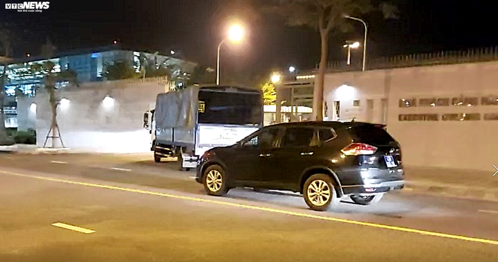 Ảnh: Nhóm du khách Hàn Quốc không chịu cách ly lên máy bay rời Đà Nẵng lúc nửa đêm - 7