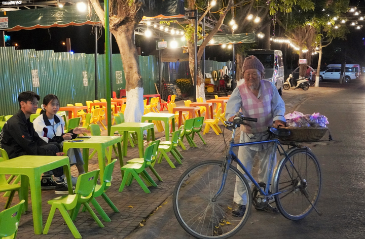 Cụ ông 90 tuổi bán đậu phộng 'nuôi' tủ bánh mỳ từ thiện - 3