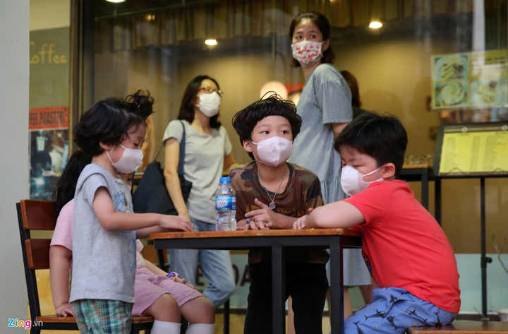 Sợ Covid-19, người Hàn Quốc ở Sài Gòn hủy kế hoạch về quê - 1