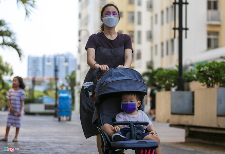 Sợ Covid-19, người Hàn Quốc ở Sài Gòn hủy kế hoạch về quê - 2