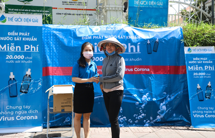Phòng dịch corona: Thế Giới Điện Giải phát miễn phí 20.000 bình xịt khuẩn - 3