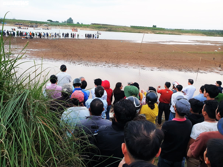 Hiện trường tìm kiếm 6 người chết và mất tích trong vụ lật thuyền ở Quảng Nam - 2