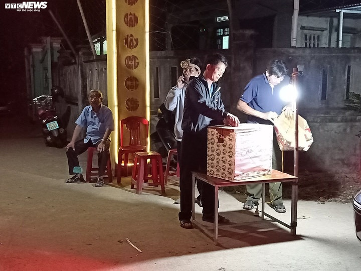 Hiện trường tìm kiếm 6 người chết và mất tích trong vụ lật thuyền ở Quảng Nam - 7