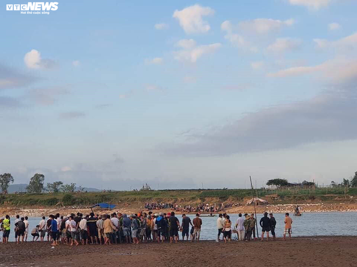 Lật thuyền ở Quảng Nam, 6 người mất tích - 1