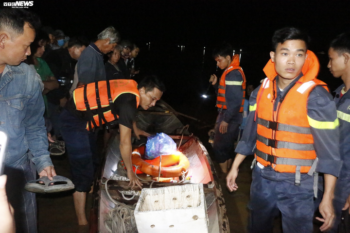 Hiện trường tìm kiếm 6 người chết và mất tích trong vụ lật thuyền ở Quảng Nam - 4