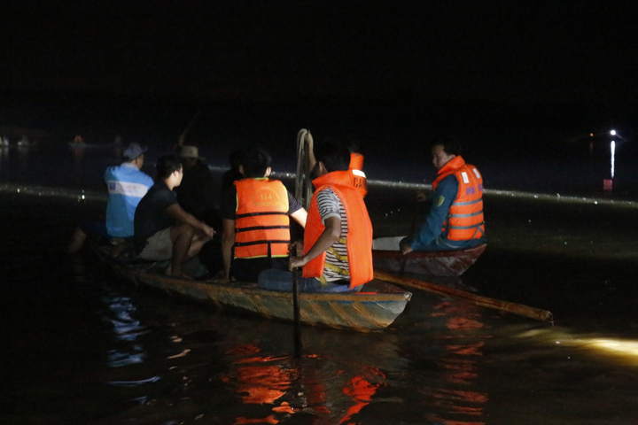 Hiện trường tìm kiếm 6 người chết và mất tích trong vụ lật thuyền ở Quảng Nam - 5