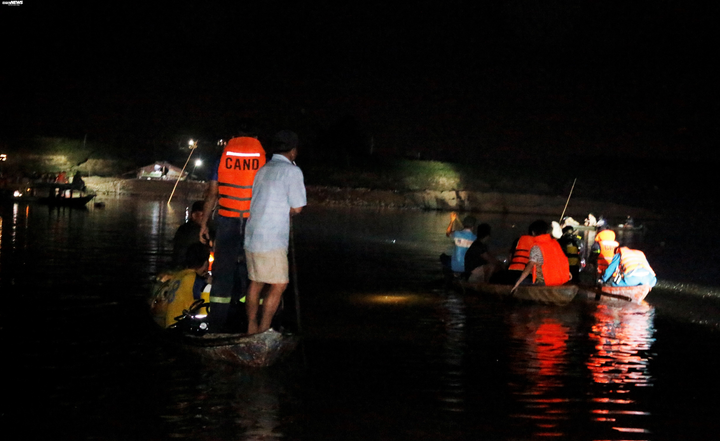 Hiện trường tìm kiếm 6 người chết và mất tích trong vụ lật thuyền ở Quảng Nam - 9