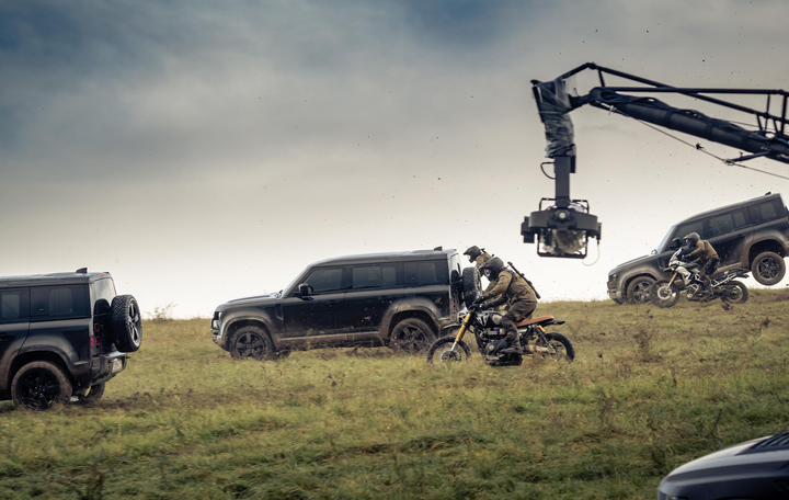 Land Rover Defender 110 mới xuất hiện hoành tráng trong phim James Bond 007 - 6