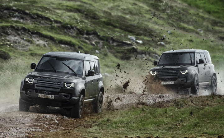 Land Rover Defender 110 mới xuất hiện hoành tráng trong phim James Bond 007 - 7