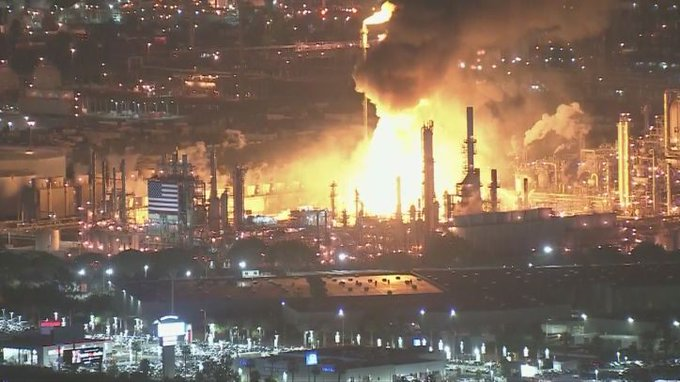 Nổ lớn làm rung chuyển nhà máy lọc dầu lớn nhất Bờ Tây nước Mỹ - 1