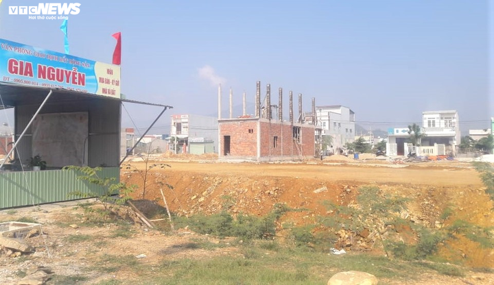 Cha chỉ định thầu cho con ở Đà Nẵng: Khởi tố thêm 2 người - 1