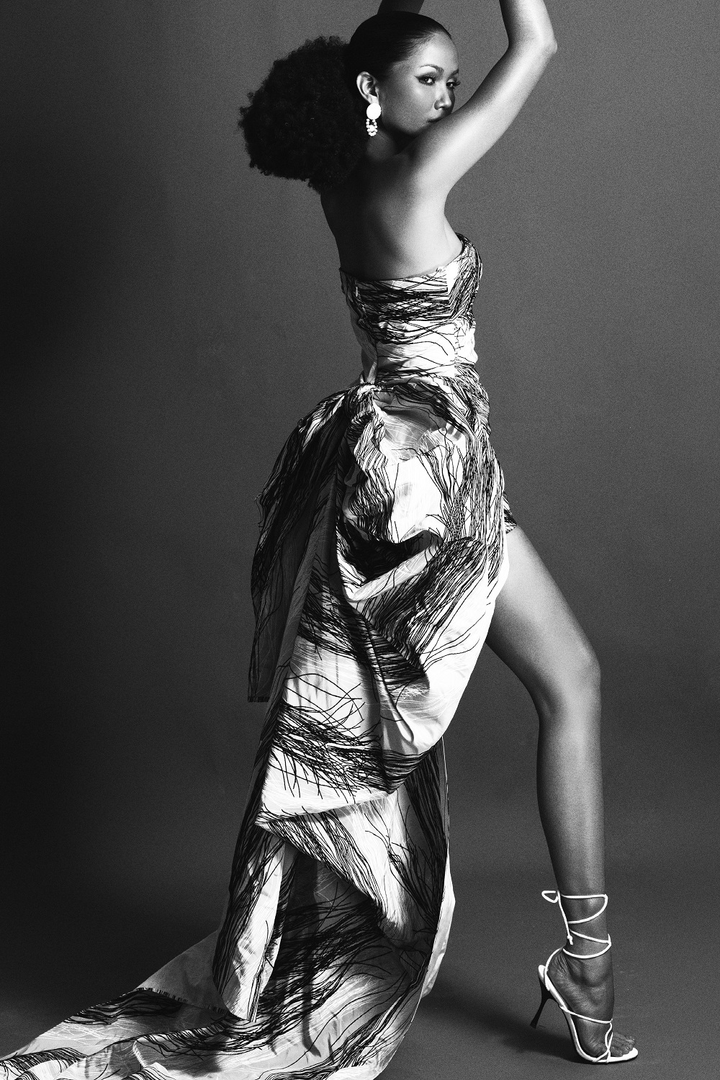 Hóa ‘tắc kè hoa’, H’Hen Niê lạ lẫm với loạt tạo hình mới - 1