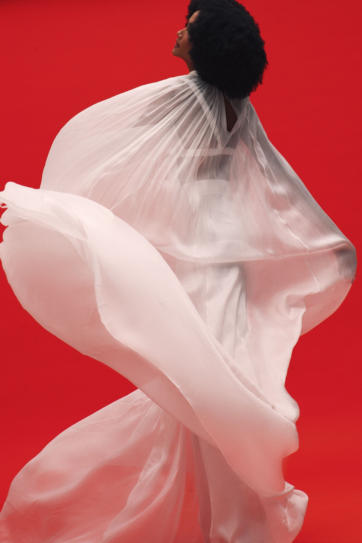 Hóa ‘tắc kè hoa’, H’Hen Niê lạ lẫm với loạt tạo hình mới - 2