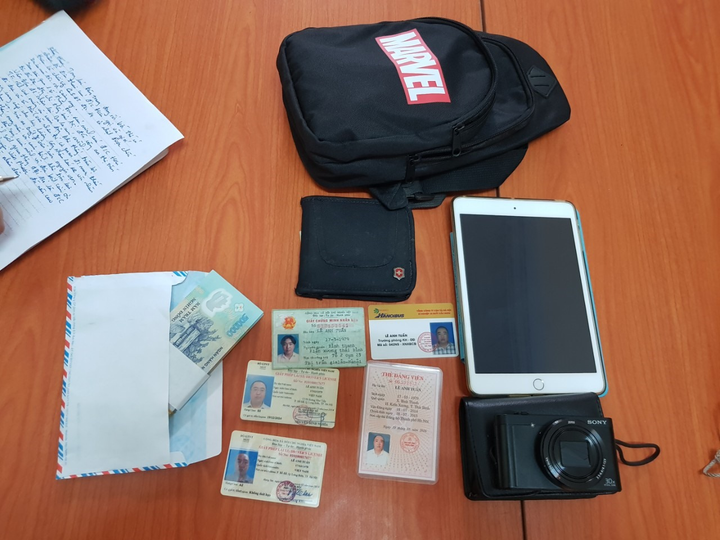 CSGT trả lại 50 triệu đồng đánh rơi cho cán bộ Xí nghiệp xe buýt Cầu Bươu - 1