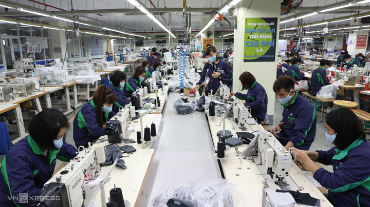 Fitch Solutions hạ dự báo tăng trưởng Việt Nam xuống 6,3% vì Covid-19 - 1