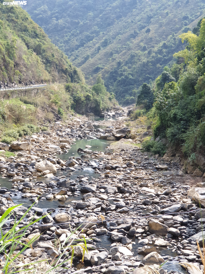 Tây Bắc tan hoang vì thuỷ điện, thanh niên kéo sang Trung Quốc làm thuê - 1