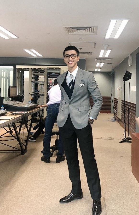 Dân mạng đua nhau khoe ảnh tóc ‘bát úp’ giống Park Seo Joon - 7